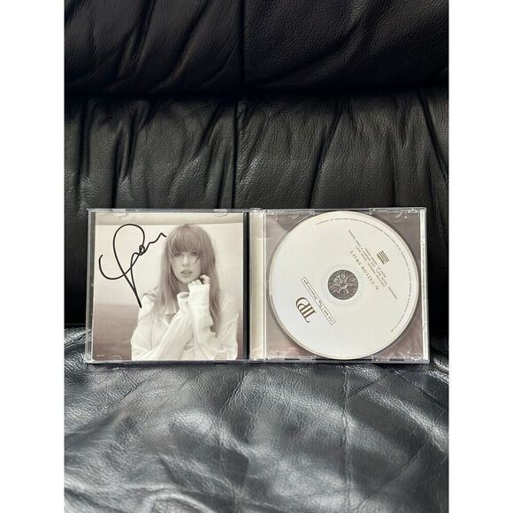 Taylor Swift Tortured Poets Department CD Bonus Manuscript Hand Signed Photo - Picture 1 of 6